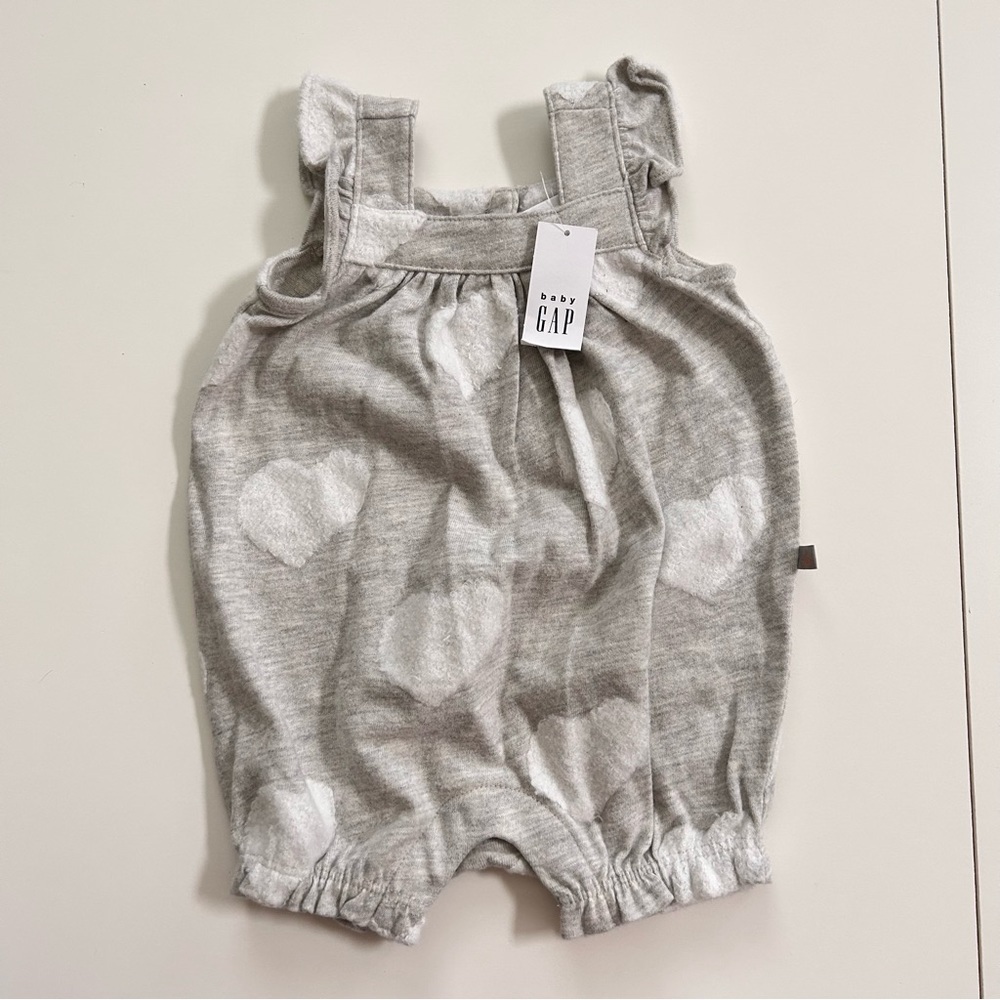 New Baby Gap Hearts Romper. 0-3 months